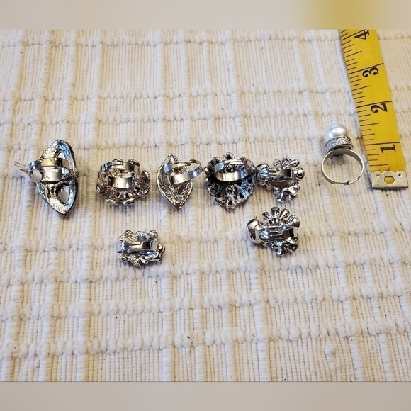 Bundle of jeweled floral art deco faux pearl adjustable rings lot - Picture 4 of 4